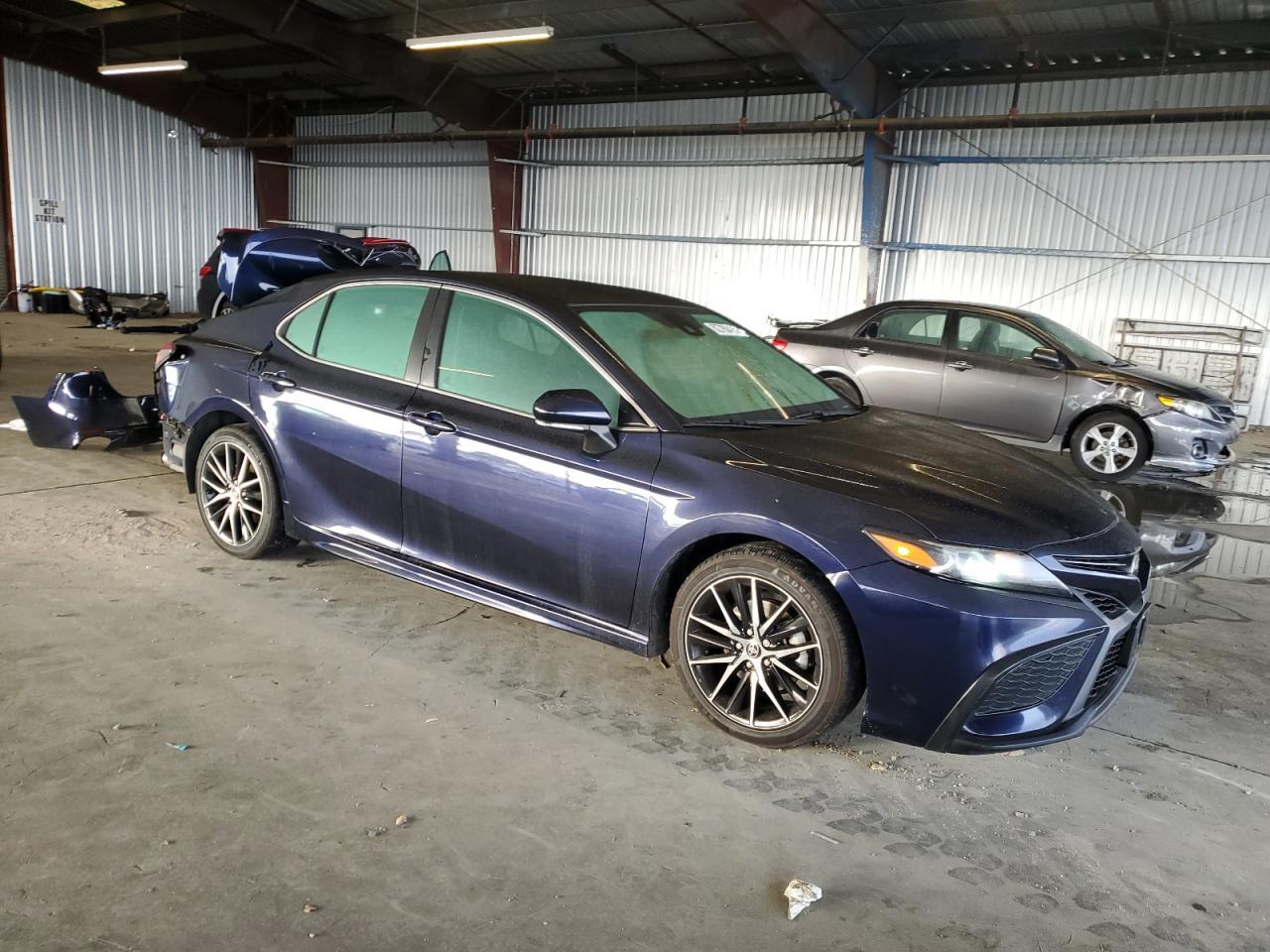 2022 Toyota Camry - zdjęcie 4