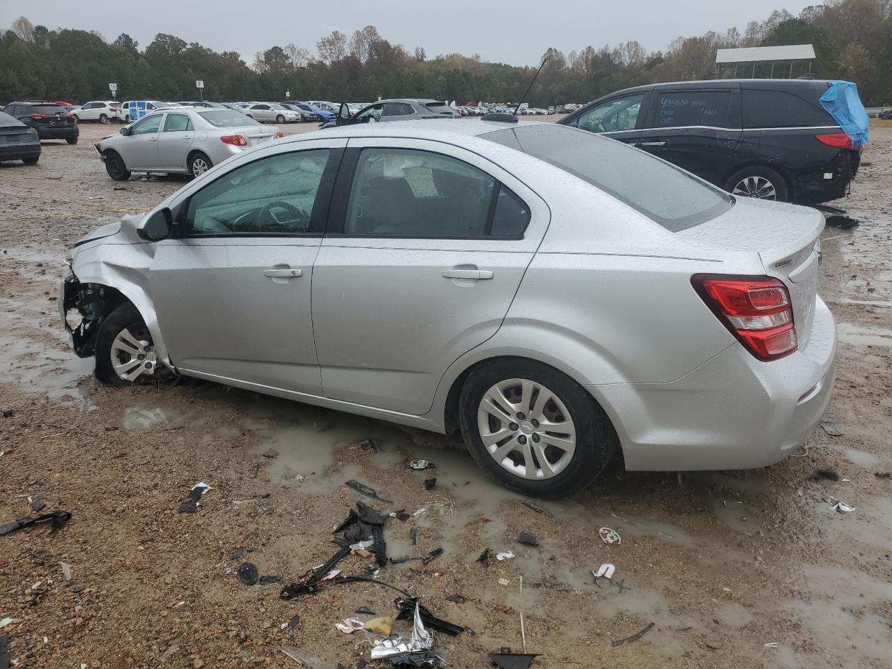 2019 Chevrolet Sonic Ls - zdjęcie 2