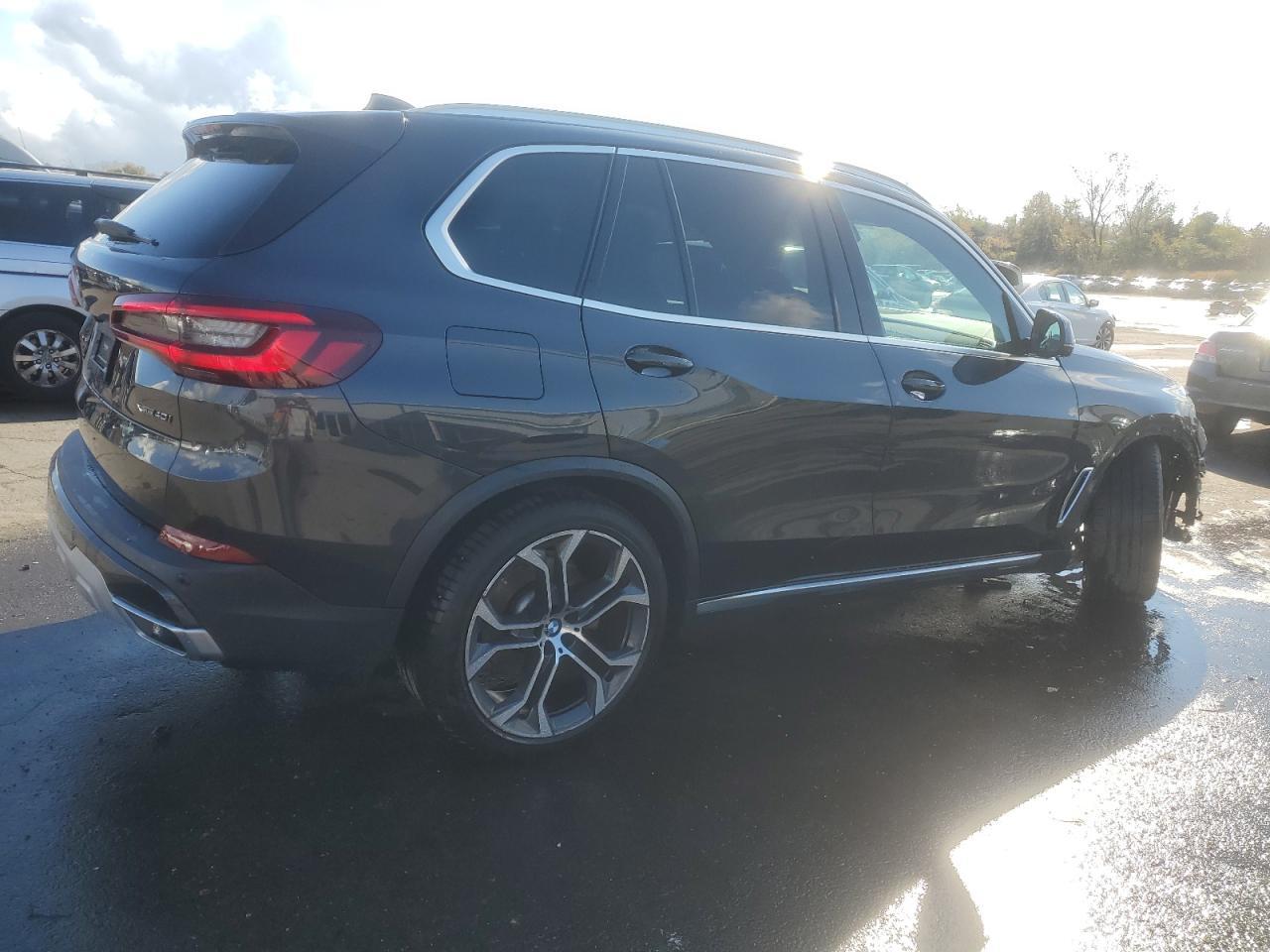 2022 BMW X5 xDrive40I - zdjęcie 3