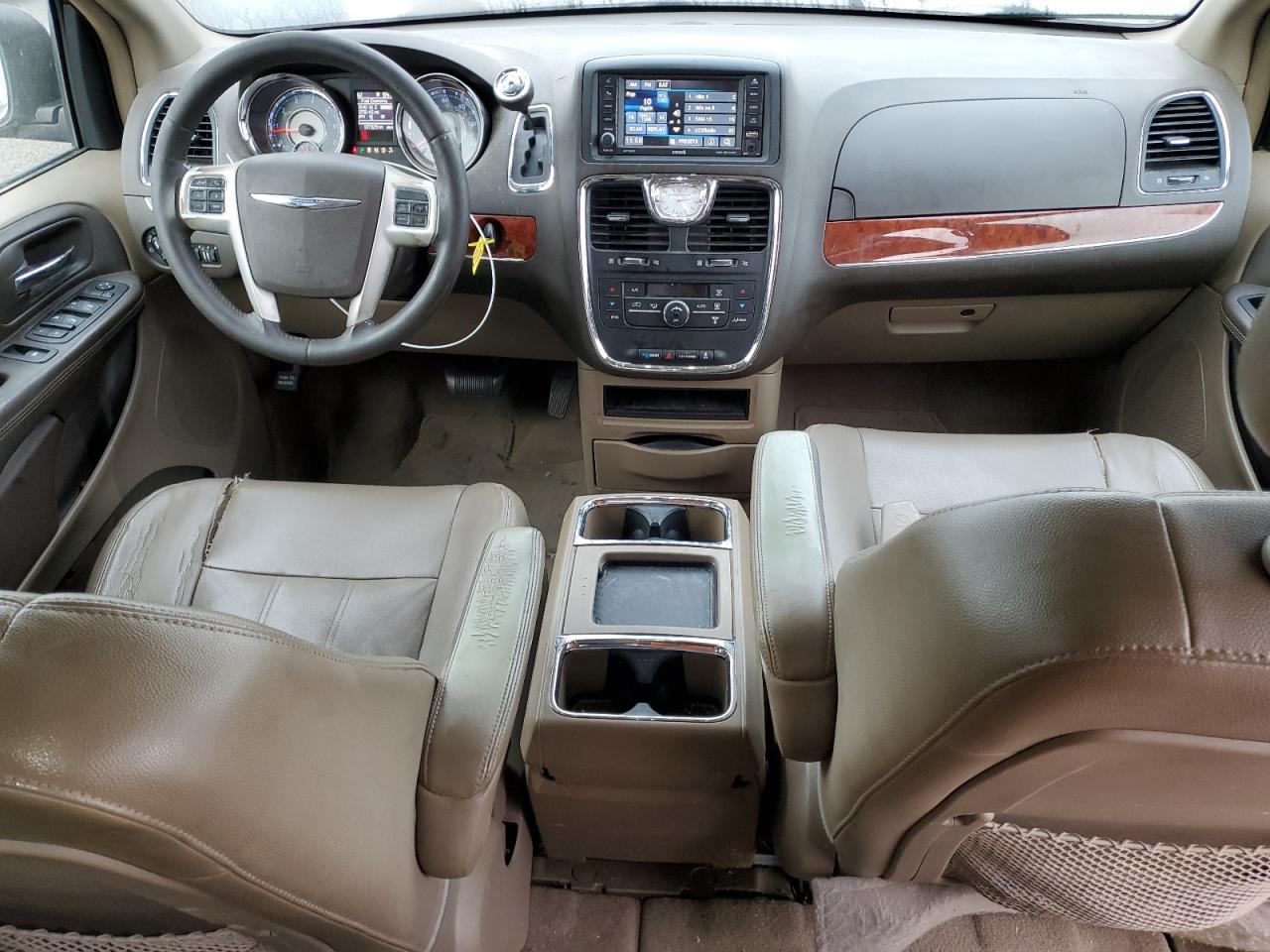 2014 Chrysler Town & Country Touring - zdjęcie 8