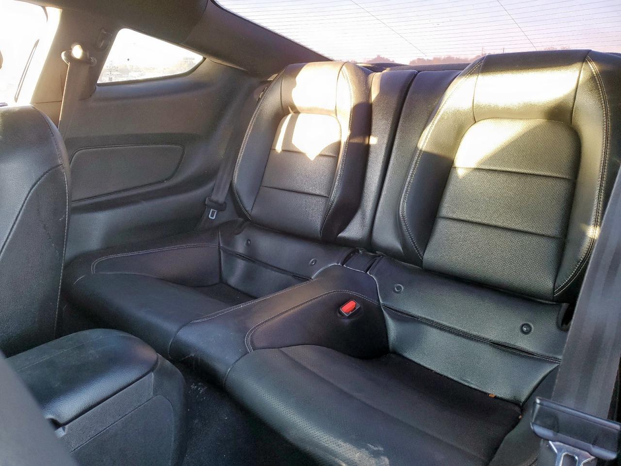 2021 Ford Mustang - zdjęcie 10