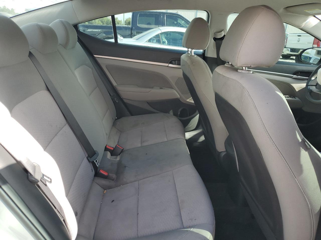 2019 Hyundai Elantra - zdjęcie 10