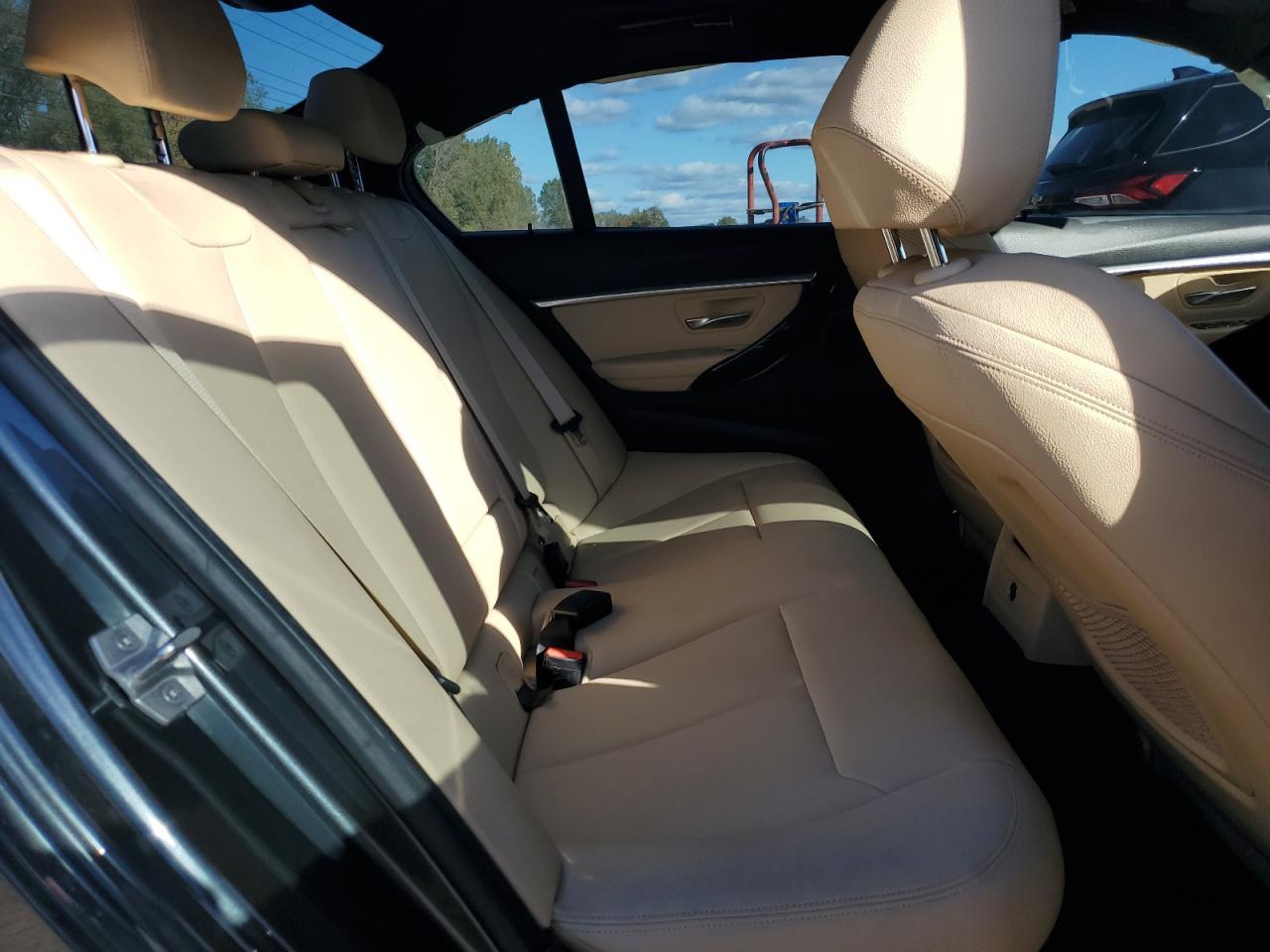 2017 BMW 330 Xi - zdjęcie 10