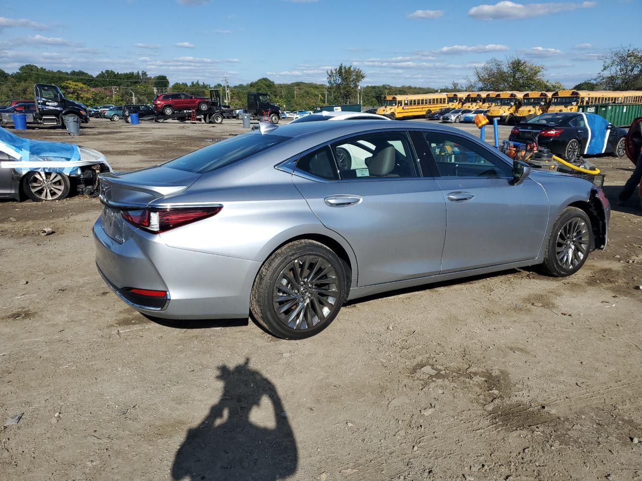 2025 Lexus ES - zdjęcie 3