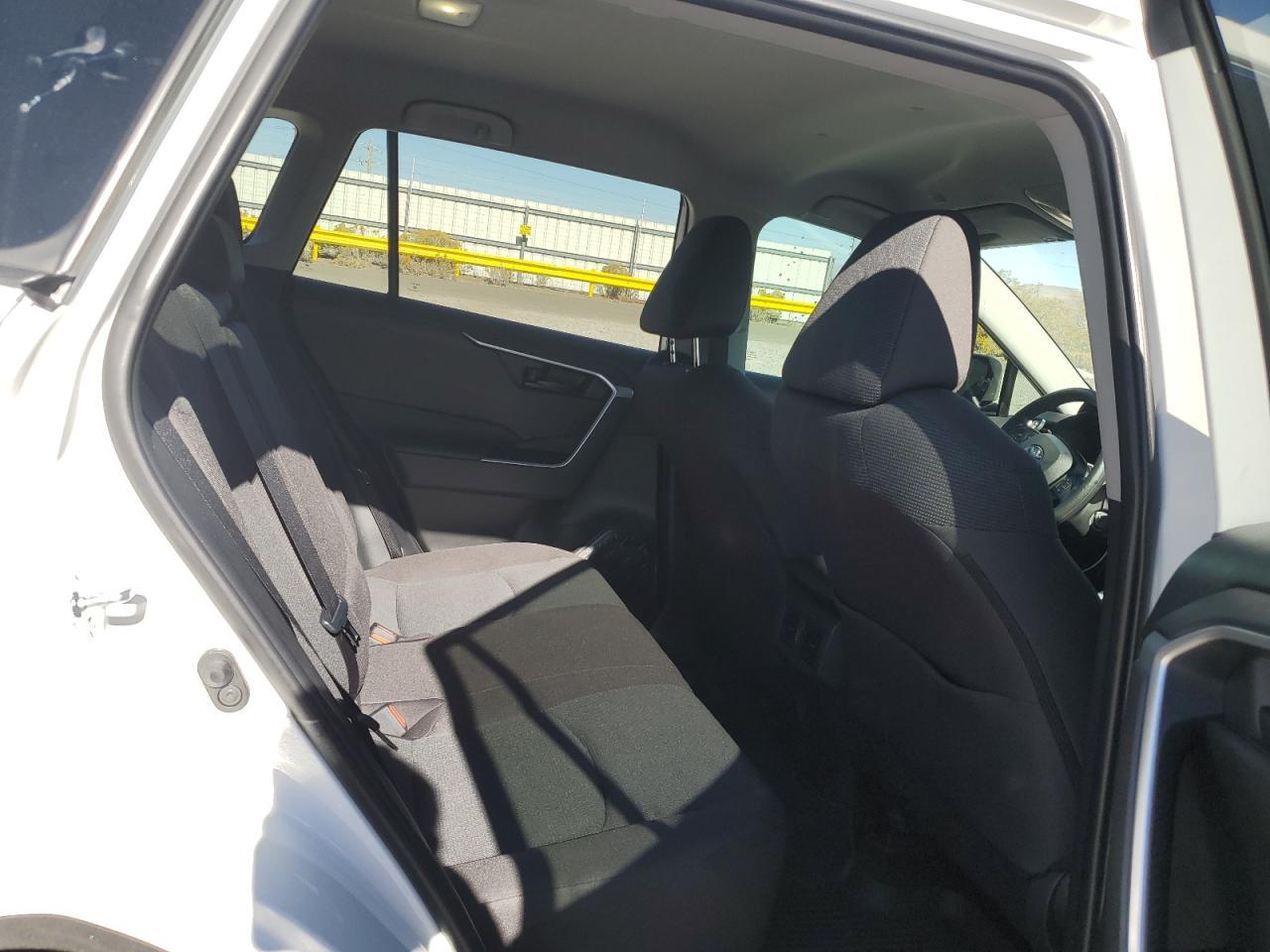 2025 Toyota RAV 4 - zdjęcie 11