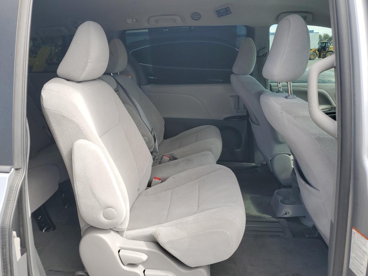 2016 Toyota Sienna - zdjęcie 11