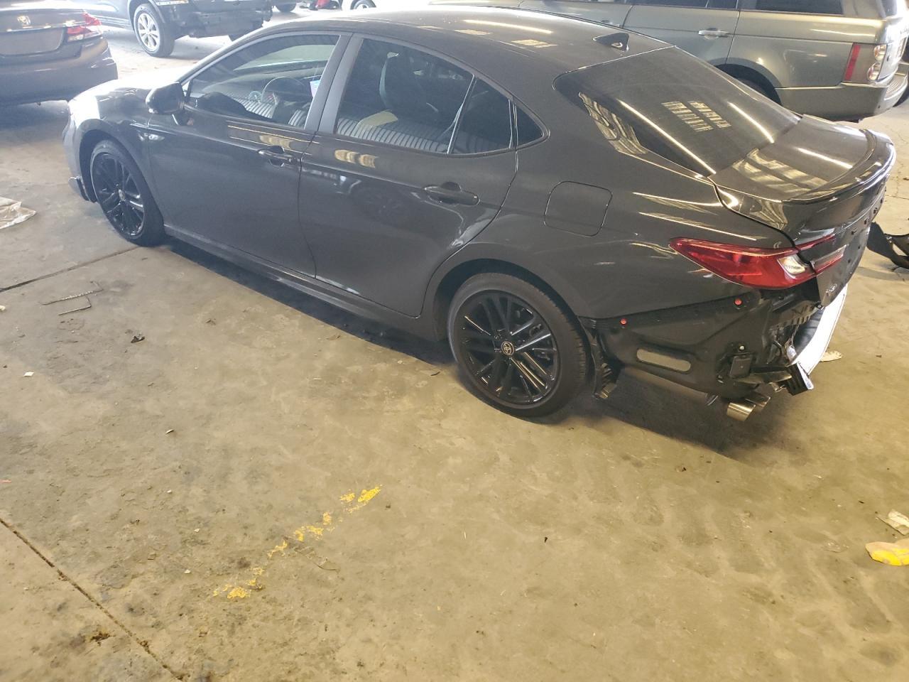 2025 Toyota Camry - zdjęcie 2