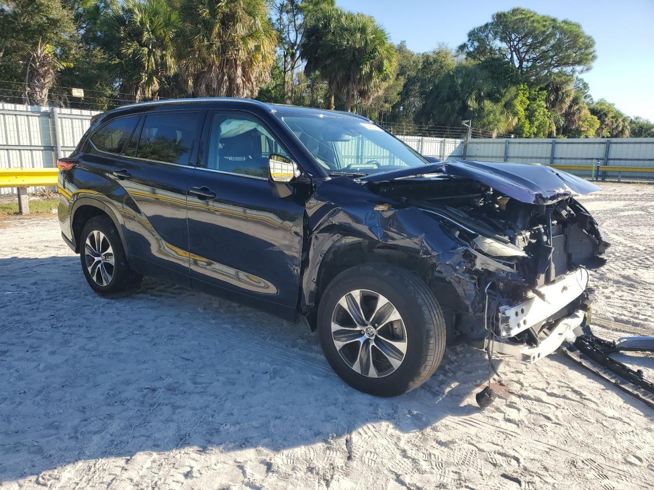 2021 Toyota Highlander Xle - zdjęcie 4