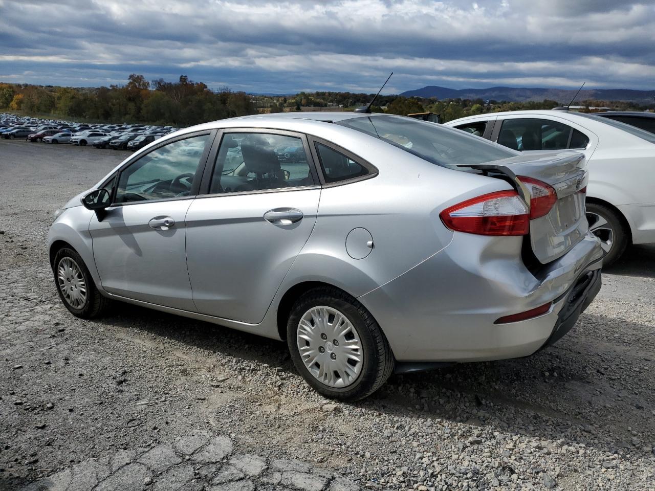 2014 Ford Fiesta - zdjęcie 2