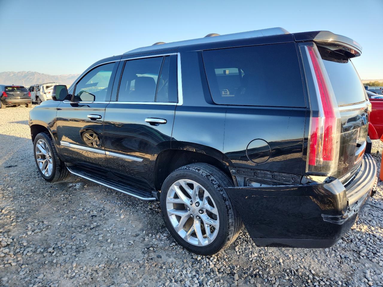 2016 Cadillac Escalade Luxury - zdjęcie 2