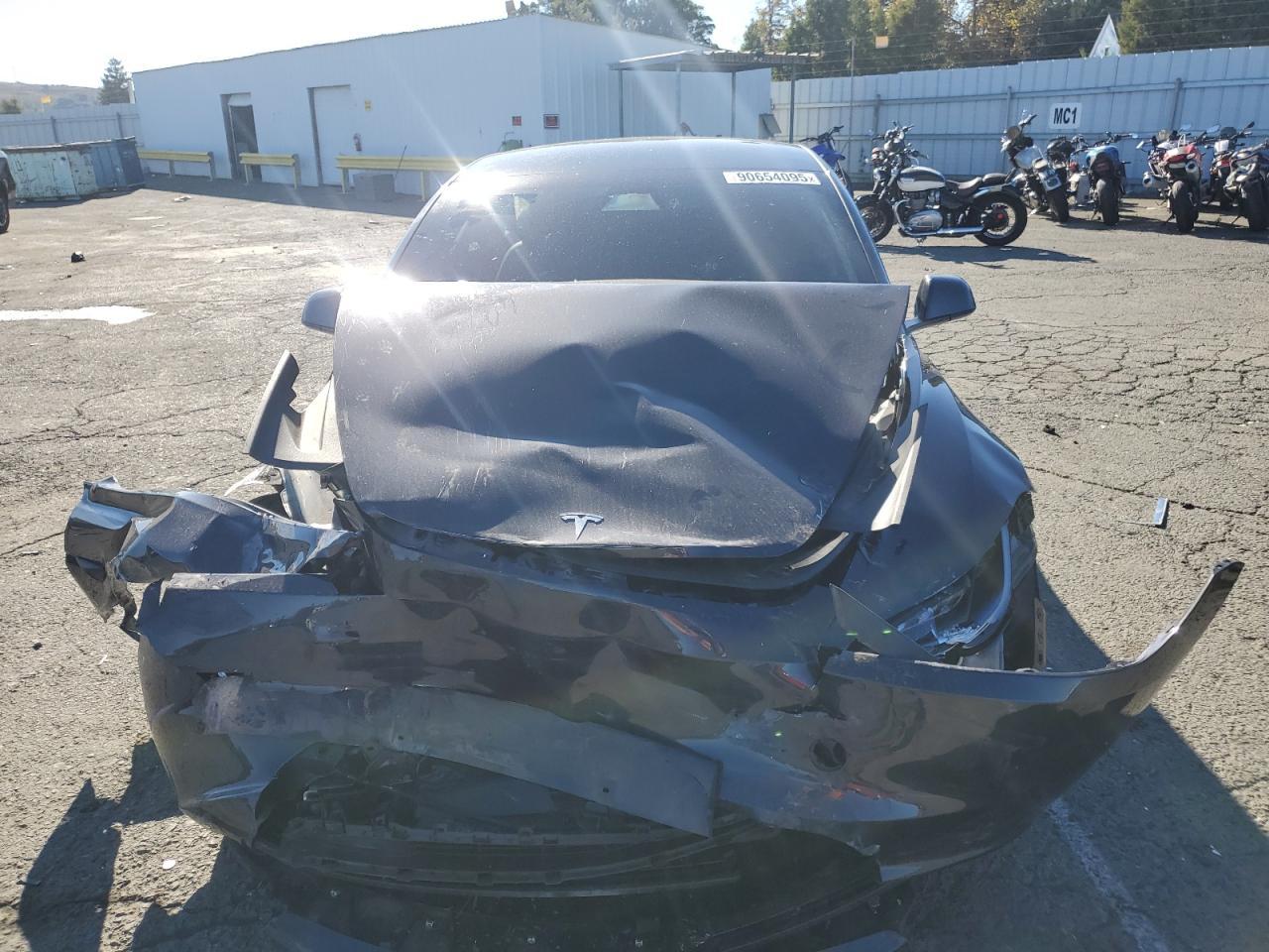 2025 Tesla Model 3 - zdjęcie 5