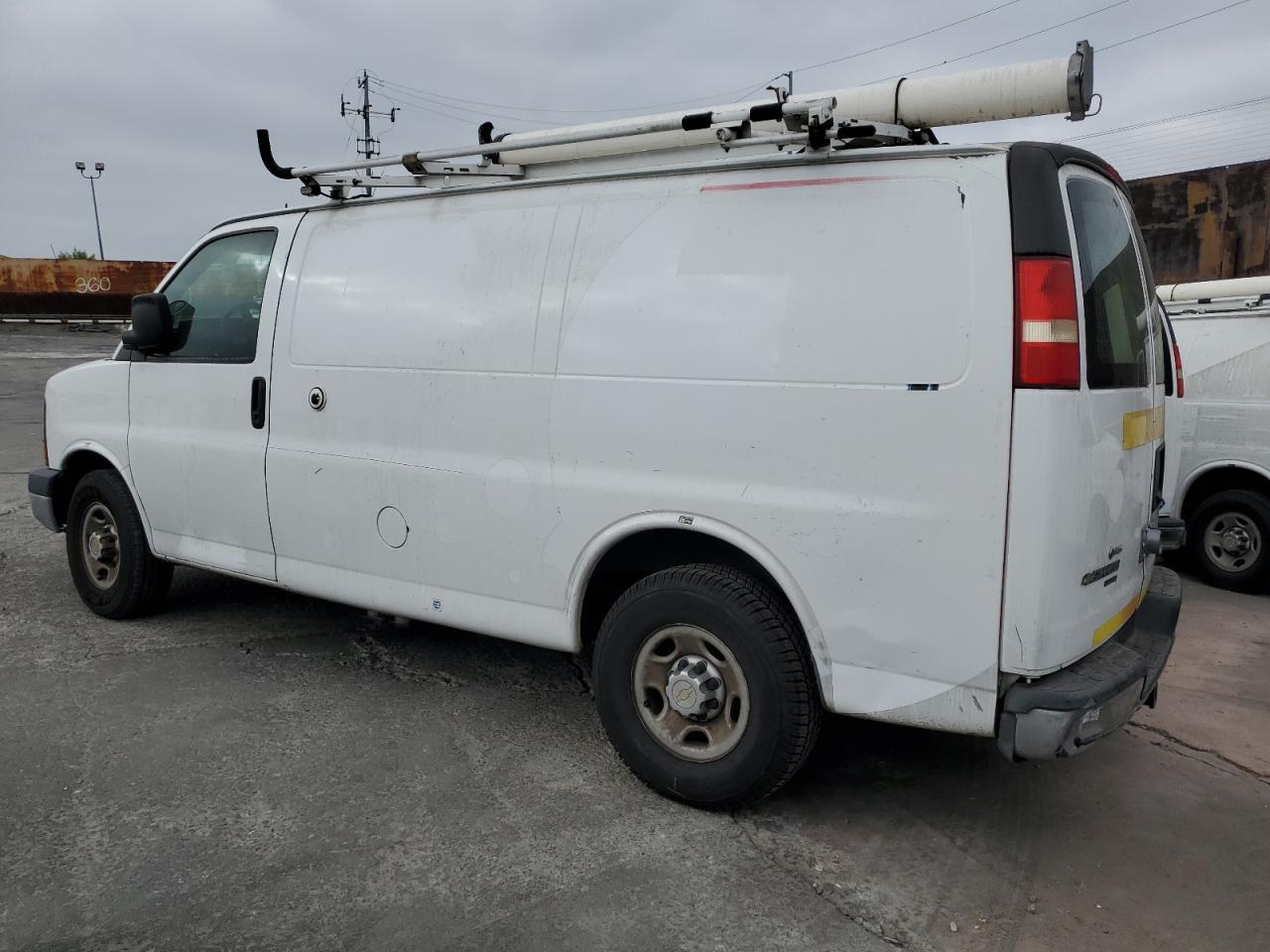 2014 Chevrolet Express G2500 - zdjęcie 2