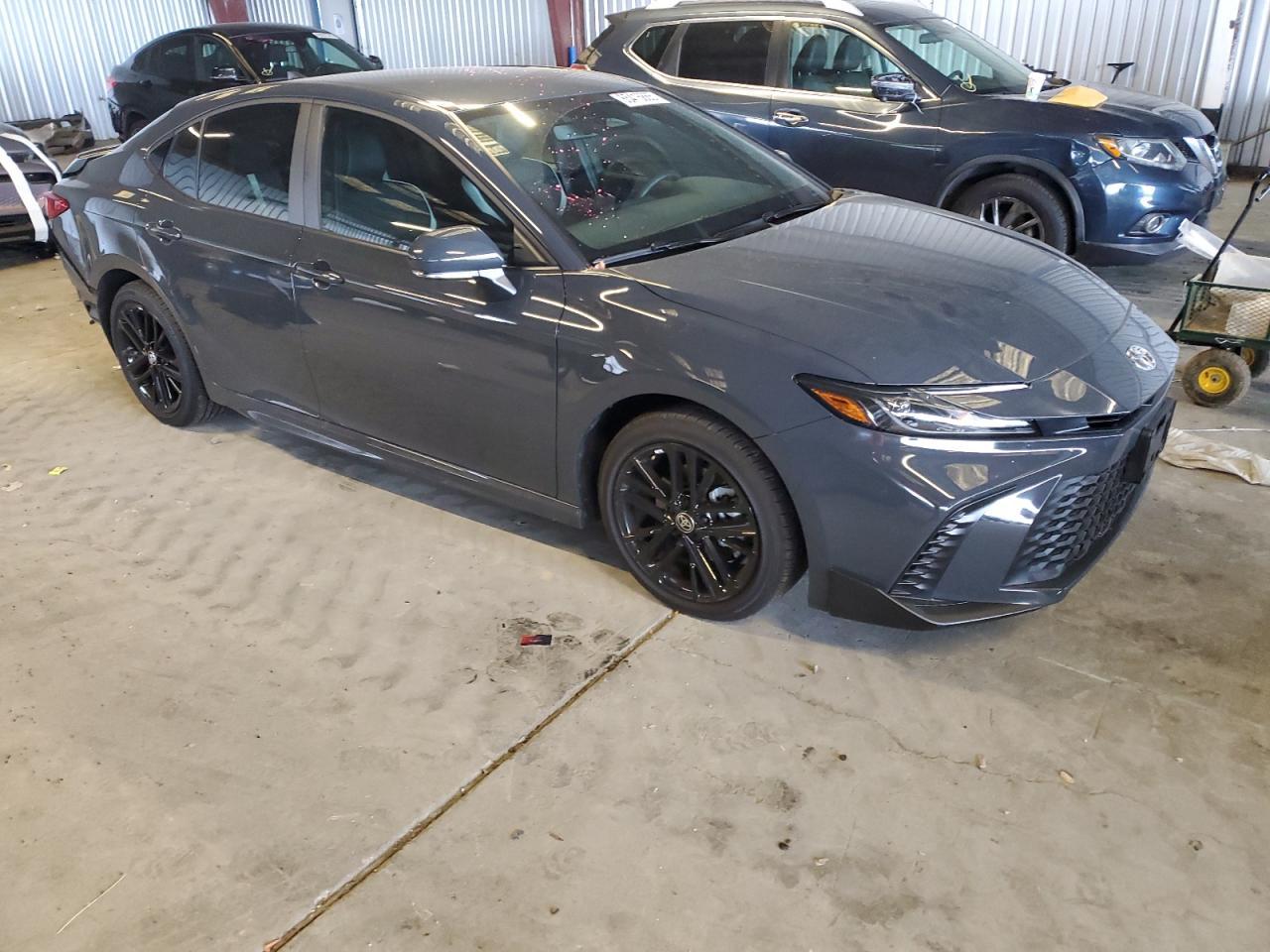 2025 Toyota Camry - zdjęcie 4