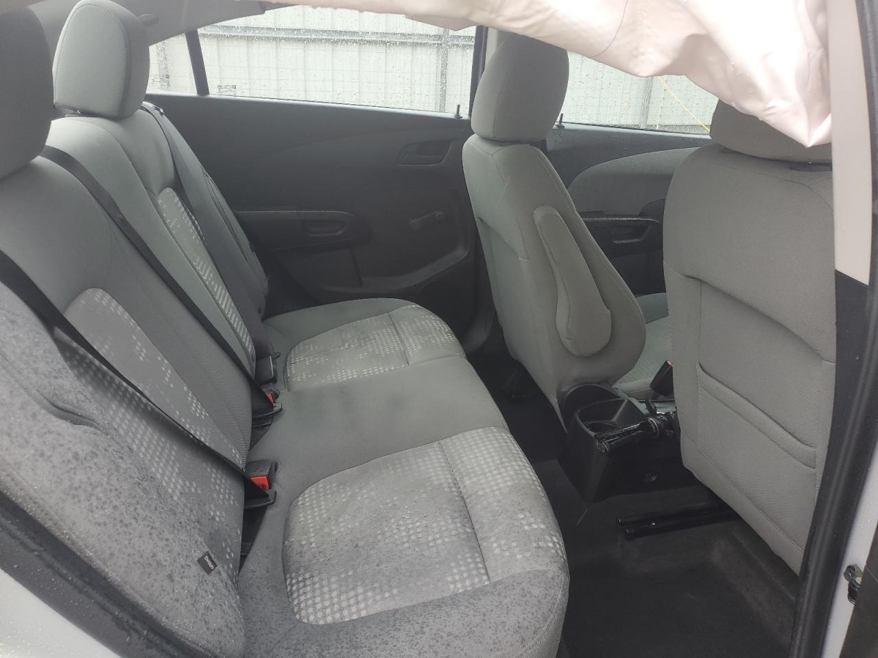 2019 Chevrolet Sonic Ls - zdjęcie 10