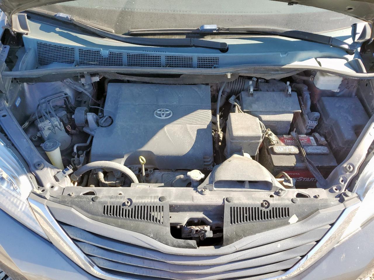 2013 Toyota Sienna - zdjęcie 12