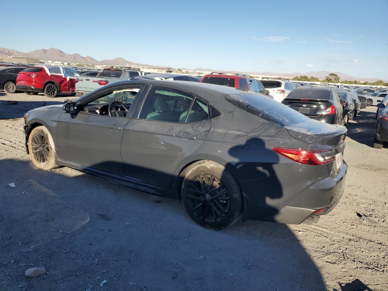 2025 Toyota Camry Xse - zdjęcie 2