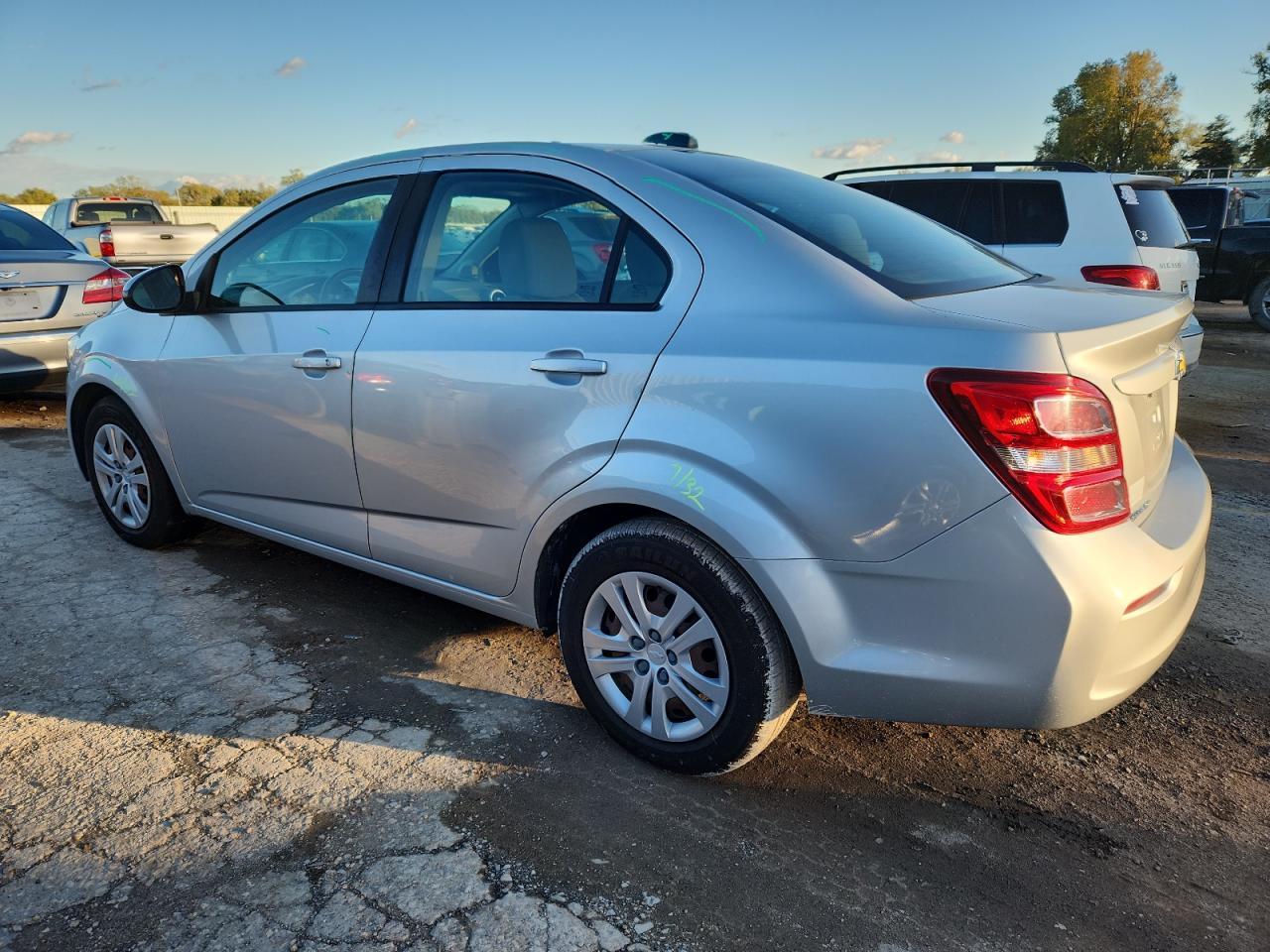 2017 Chevrolet Sonic Ls - zdjęcie 2