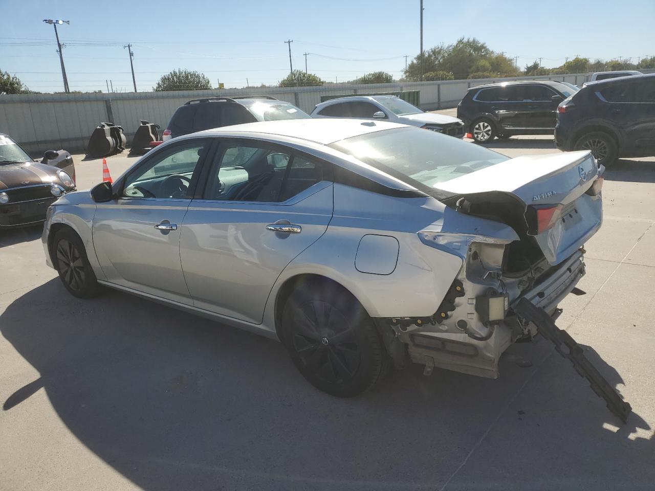 2021 Nissan Altima - zdjęcie 2