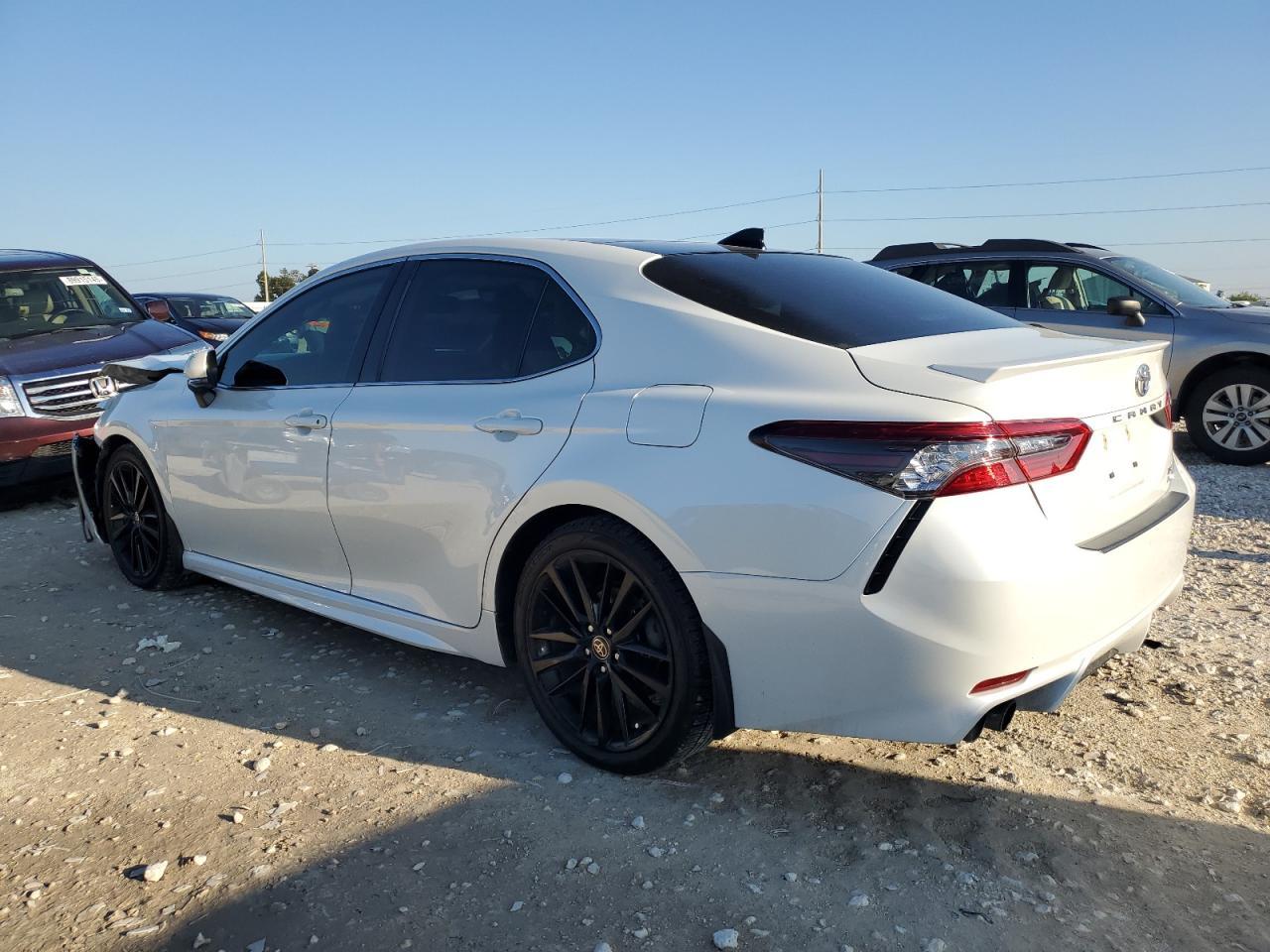 2022 Toyota Camry - zdjęcie 2