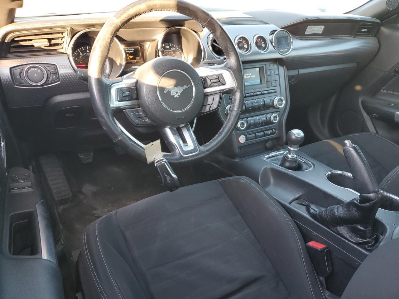 2017 Ford Mustang - zdjęcie 8