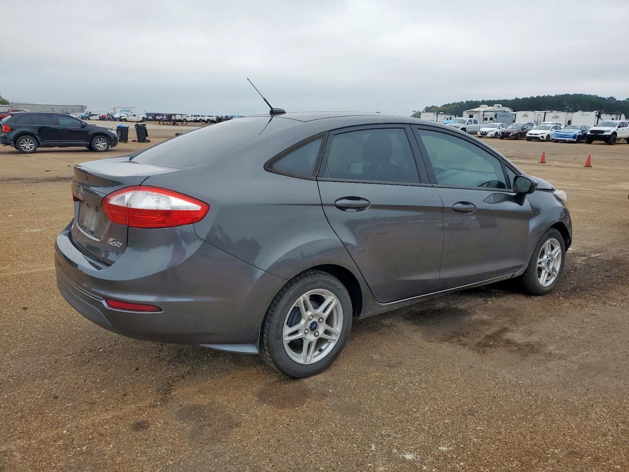2017 Ford Fiesta - zdjęcie 3
