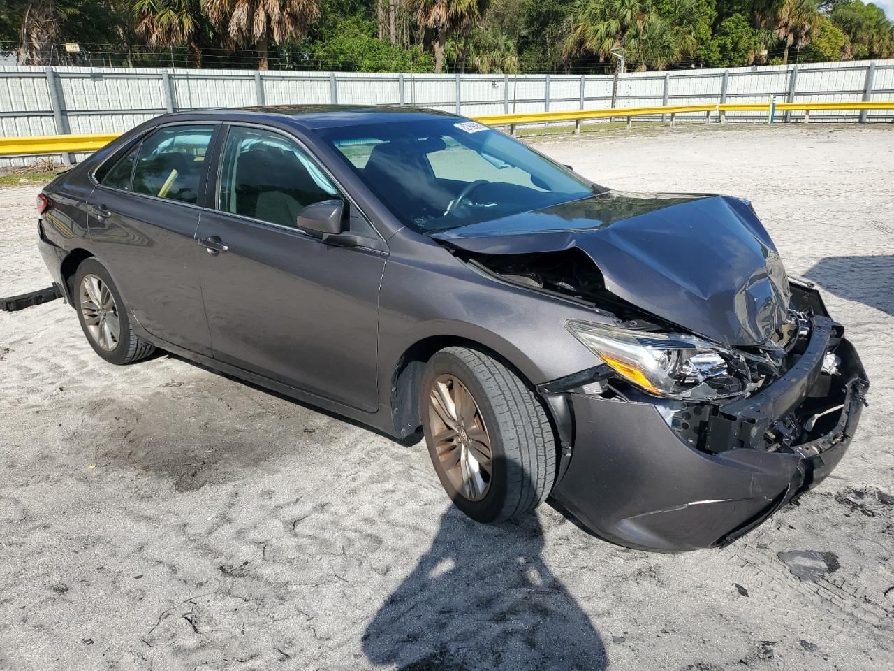 2017 Toyota Camry Le - zdjęcie 4