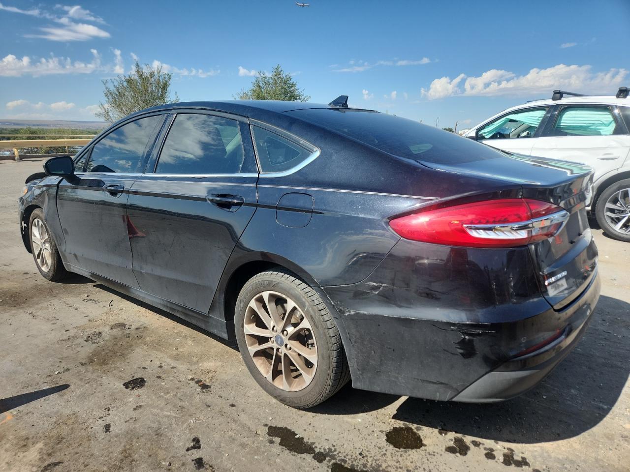 2020 Ford Fusion - zdjęcie 2