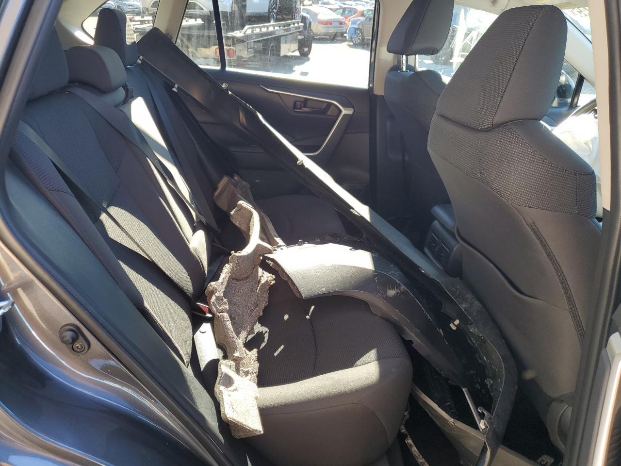 2025 Toyota RAV 4 - zdjęcie 11