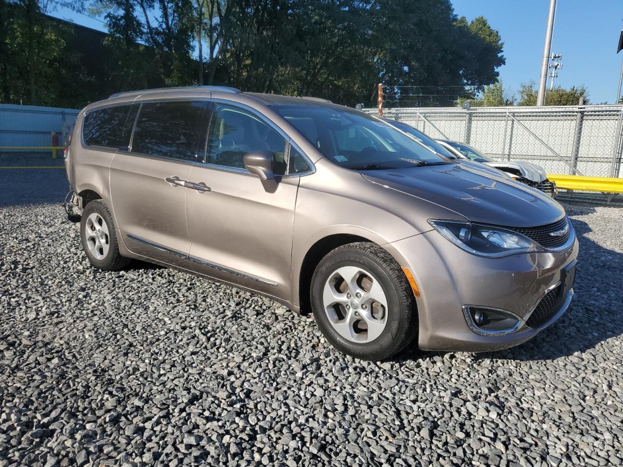 2017 Chrysler Pacifica - zdjęcie 4