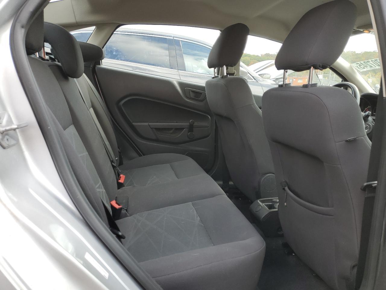 2014 Ford Fiesta - zdjęcie 10