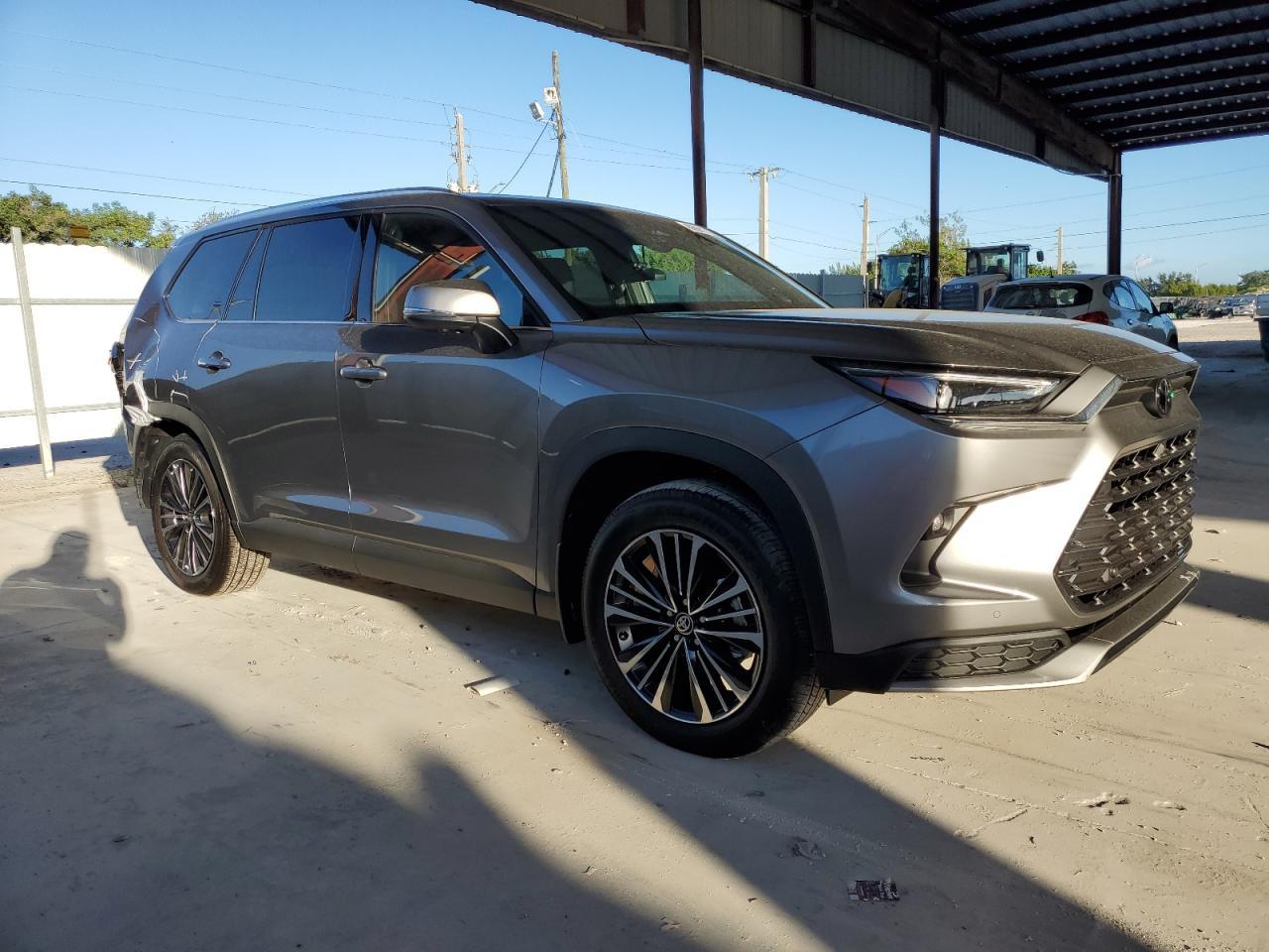 2025 Toyota Grand Highlander Limited - zdjęcie 4