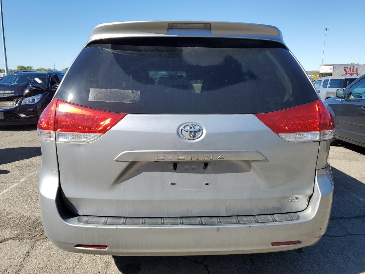 2013 Toyota Sienna - zdjęcie 6