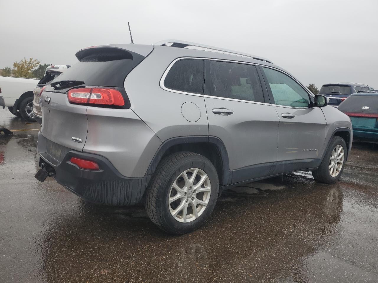 2016 Jeep Cherokee Latitude - zdjęcie 3