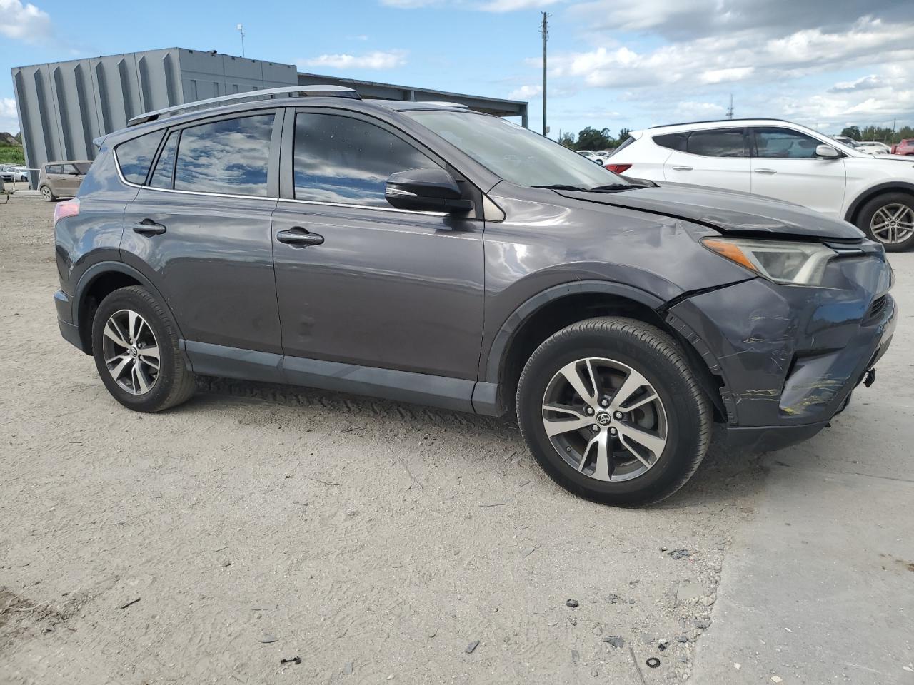2018 Toyota RAV 4 - zdjęcie 4