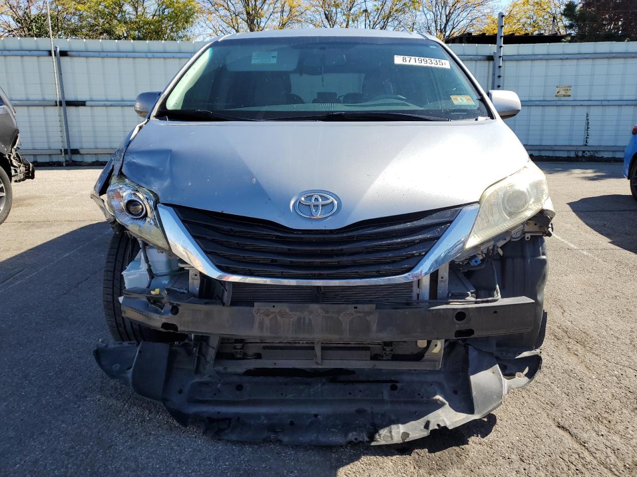 2013 Toyota Sienna - zdjęcie 5