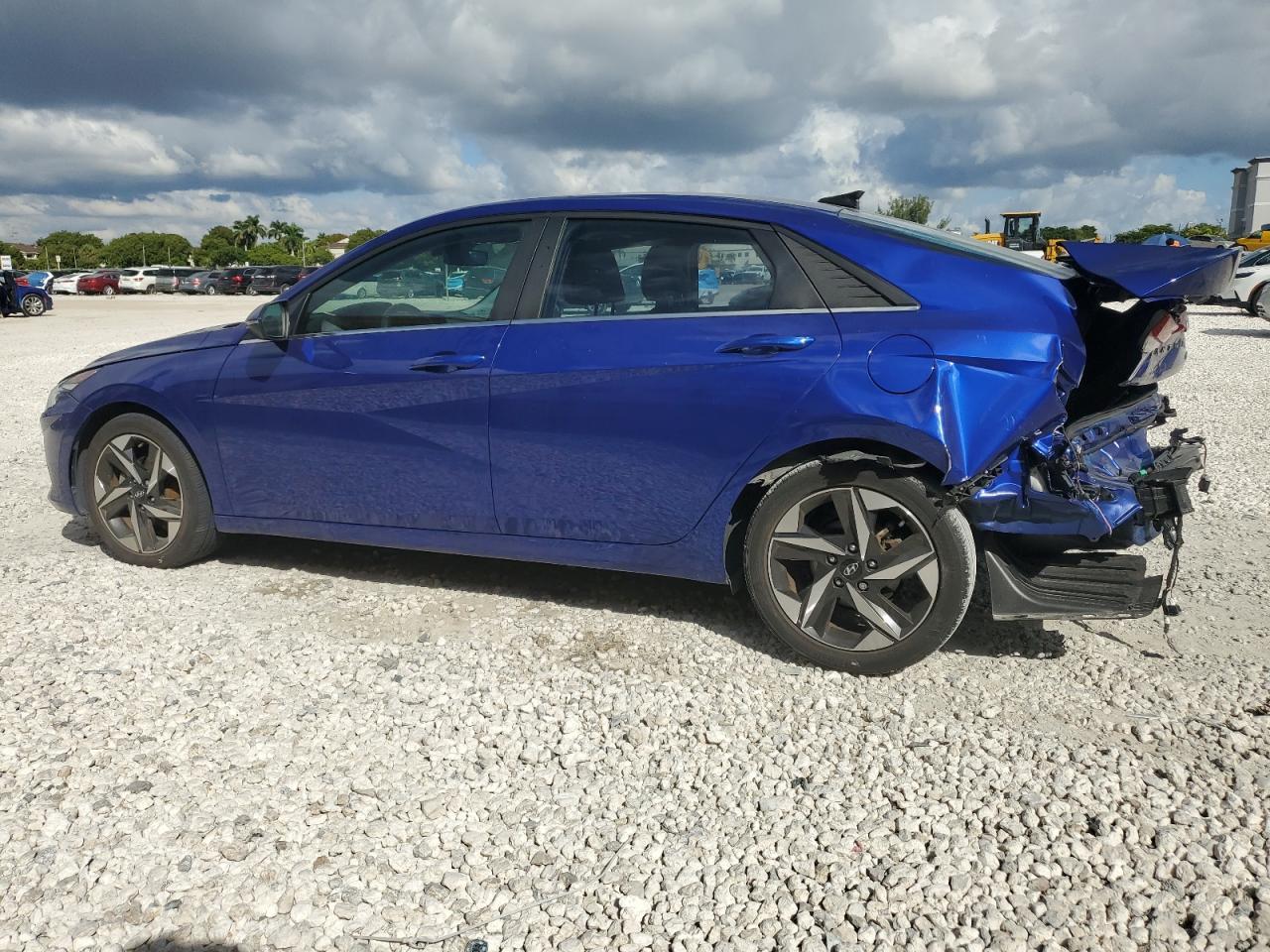 2022 Hyundai Elantra Limited - zdjęcie 2