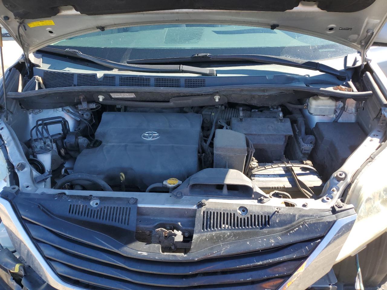 2013 Toyota Sienna - zdjęcie 12