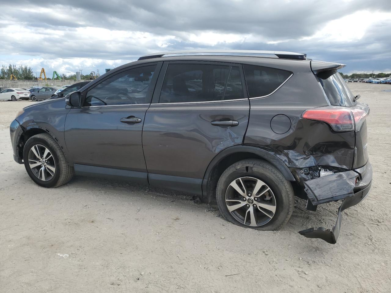 2018 Toyota RAV 4 - zdjęcie 2
