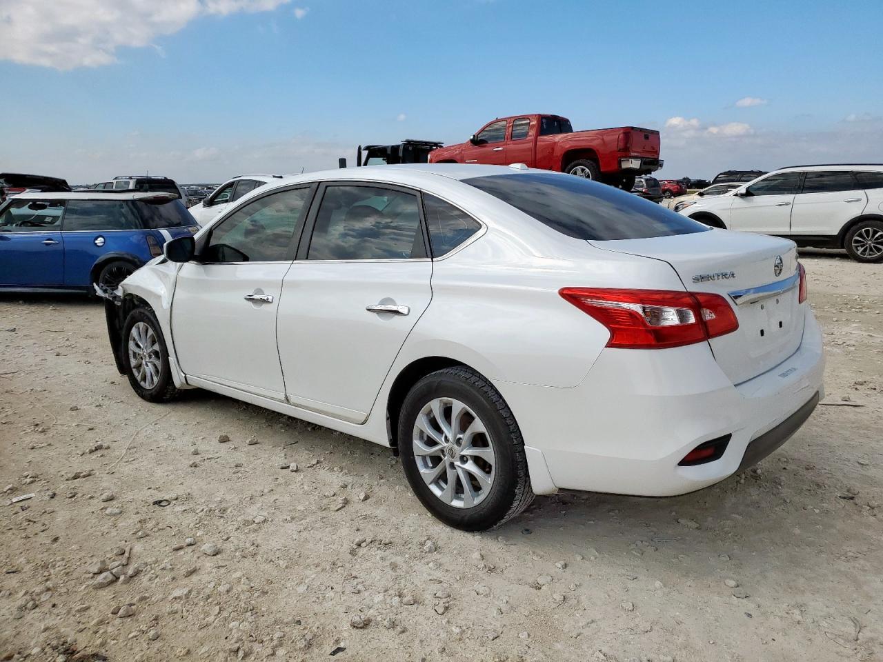 2019 Nissan Sentra S - zdjęcie 2