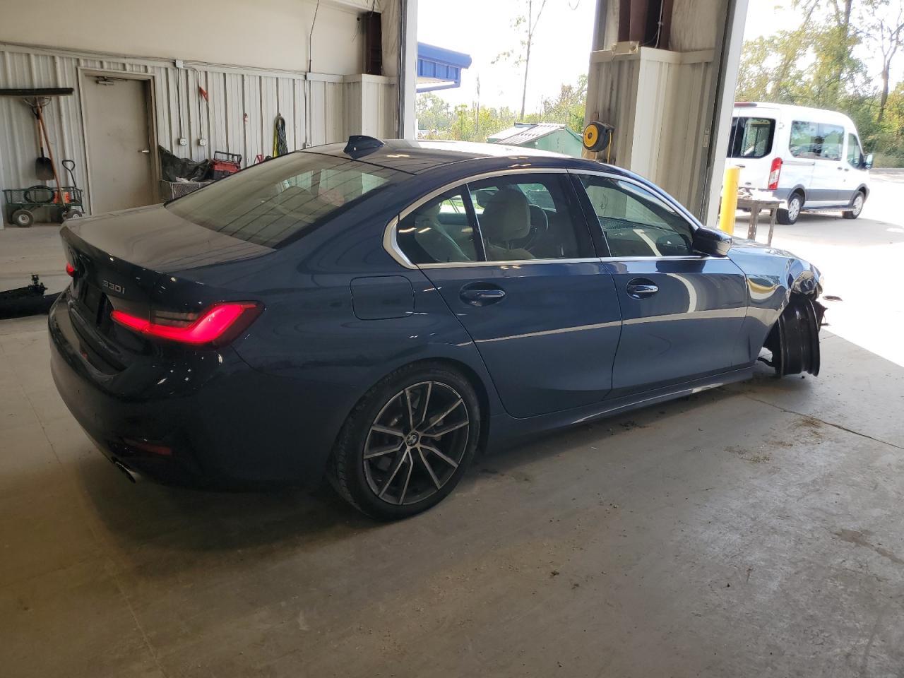 2021 BMW 330Xi - zdjęcie 3
