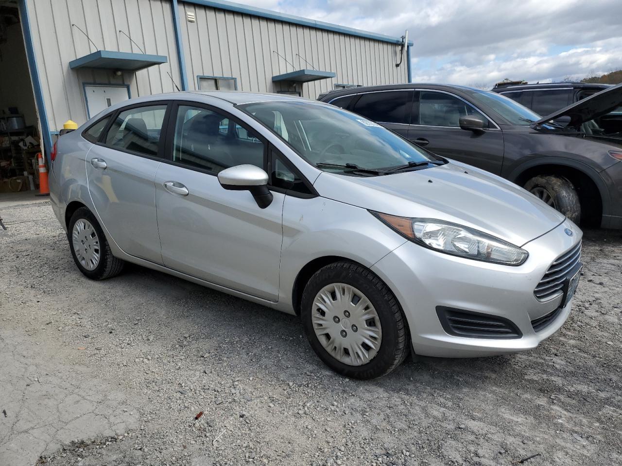 2014 Ford Fiesta - zdjęcie 4
