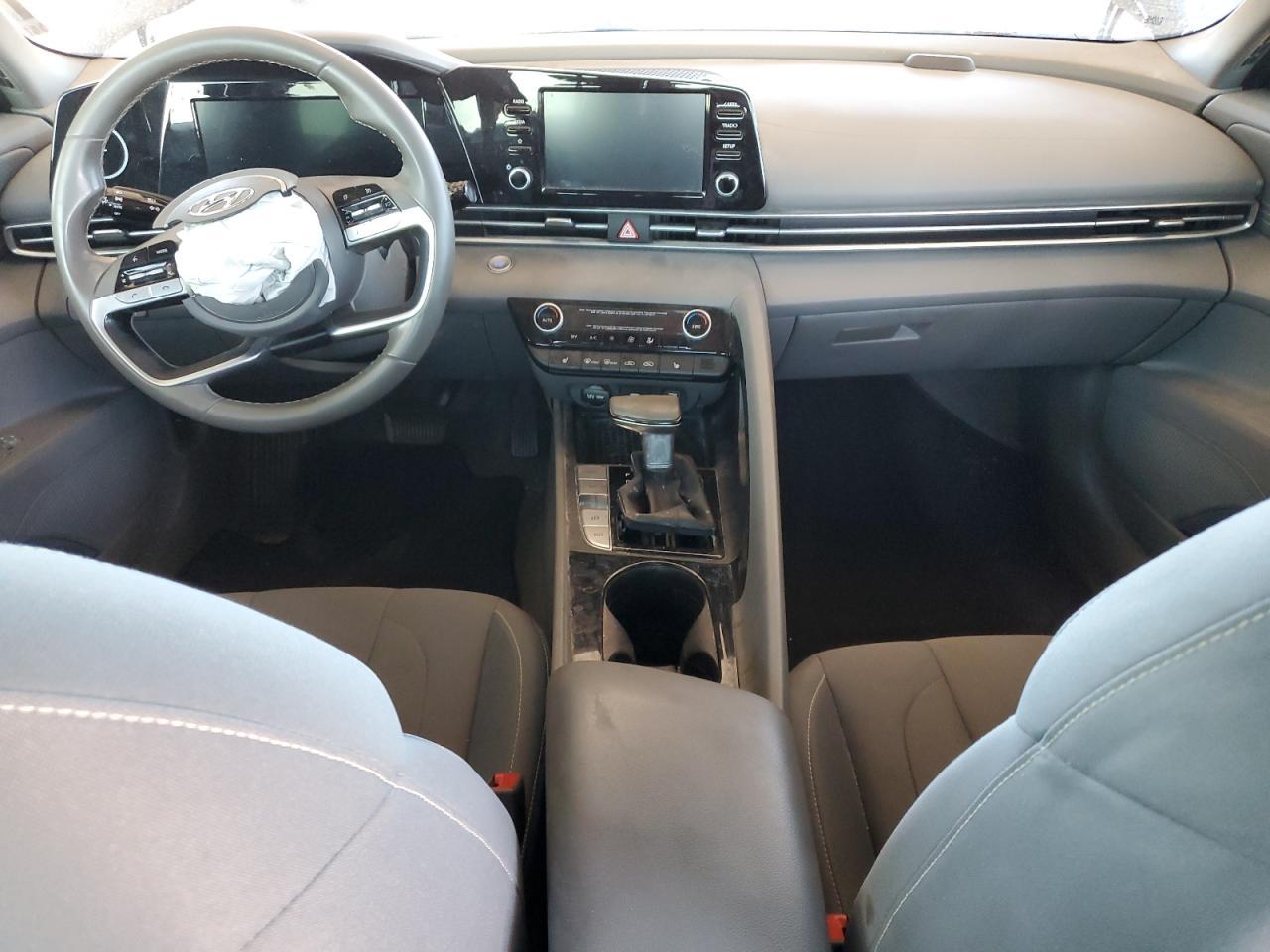 2022 Hyundai Elantra - zdjęcie 8