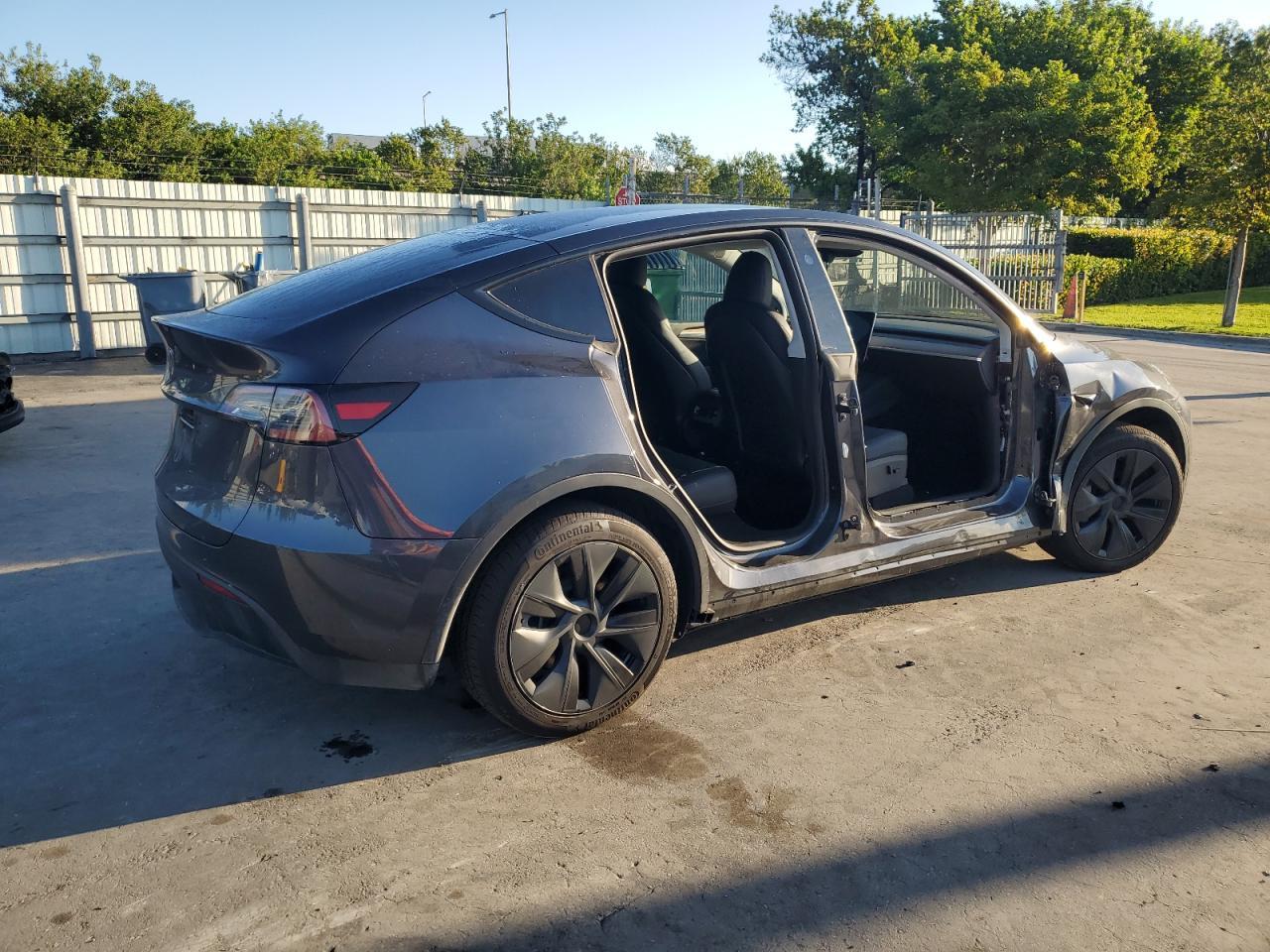2025 Tesla Model Y - zdjęcie 3