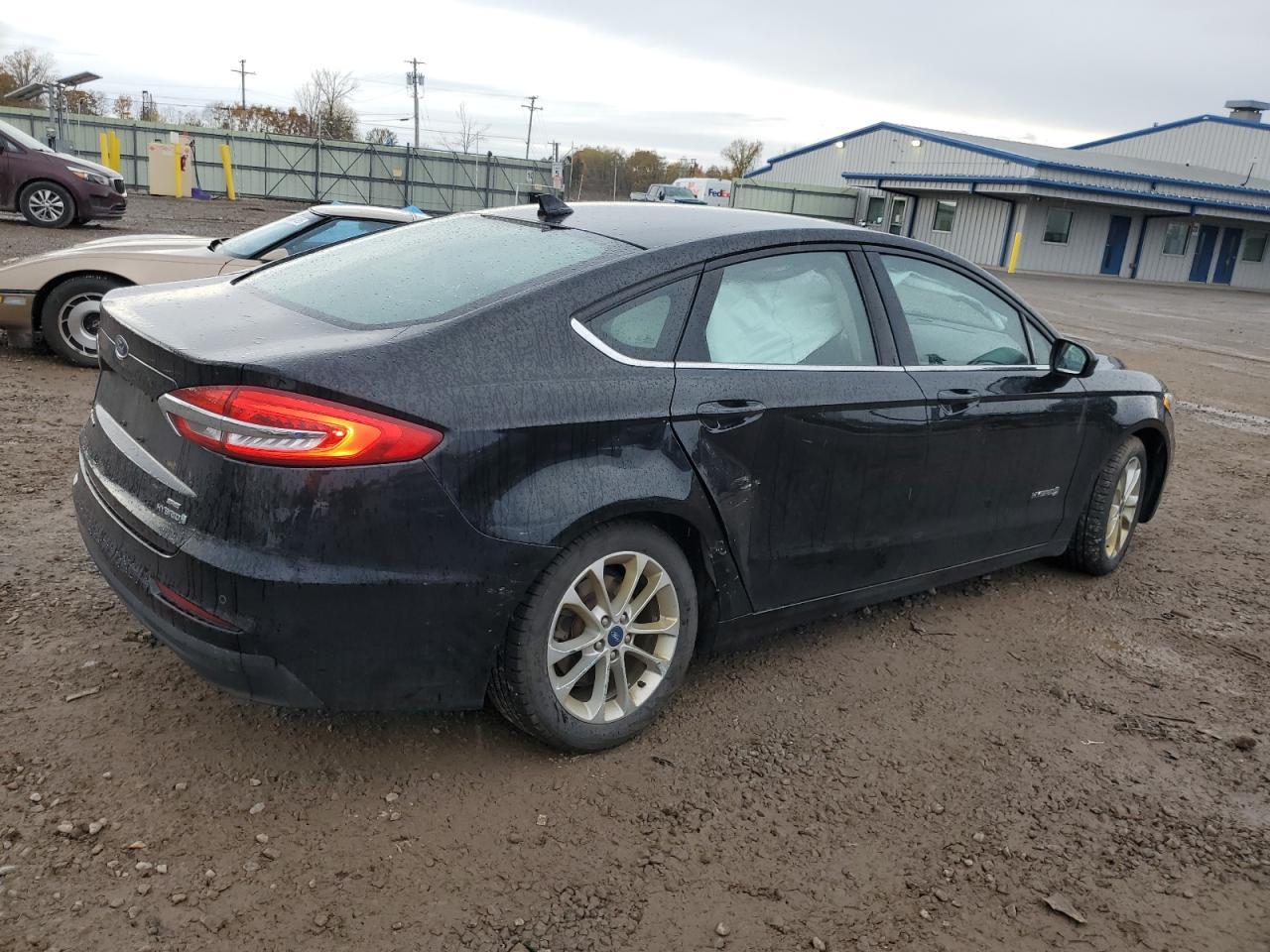 2019 Ford Fusion - zdjęcie 3