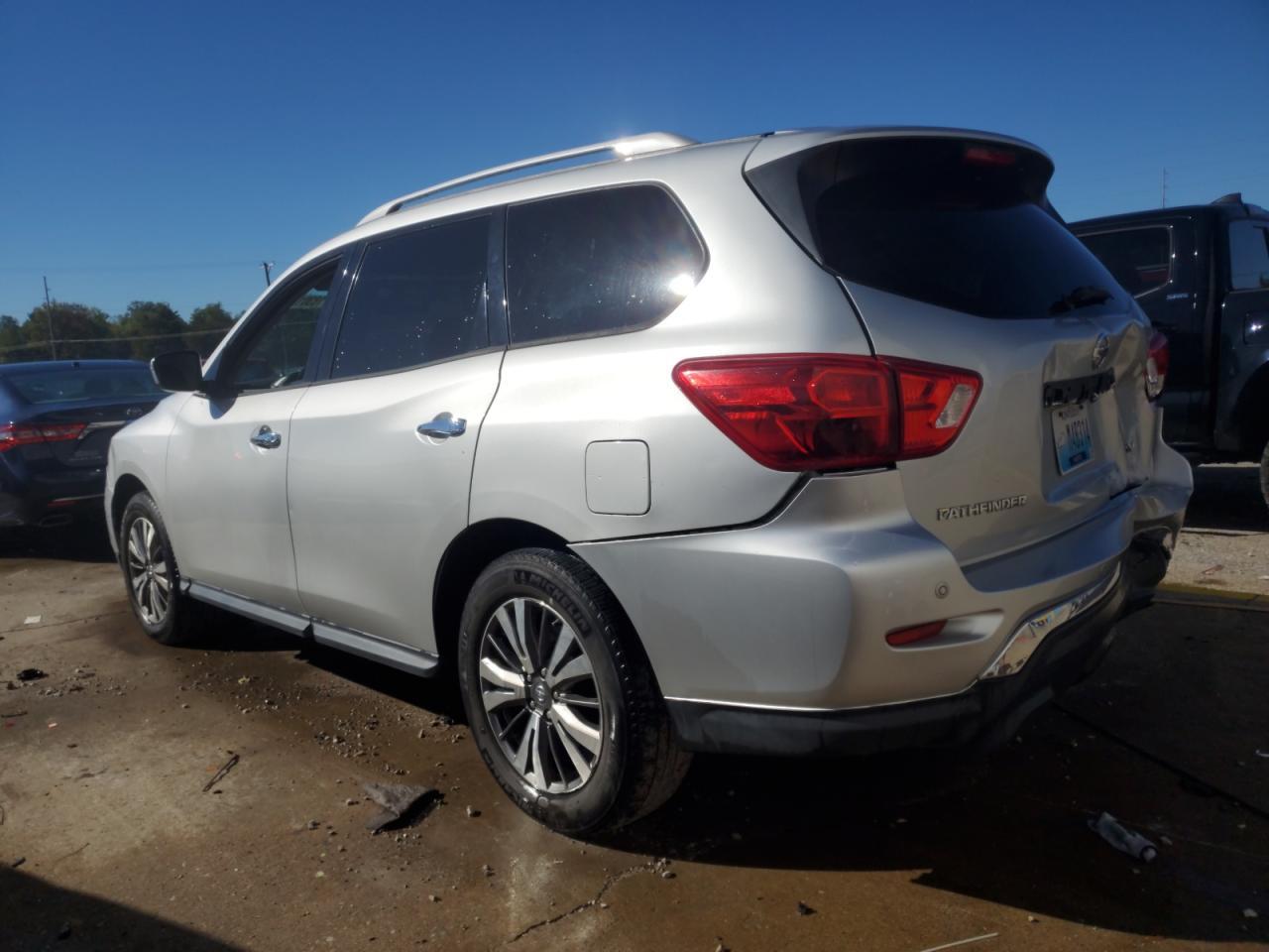 2018 Nissan Pathfinder Sv - zdjęcie 2