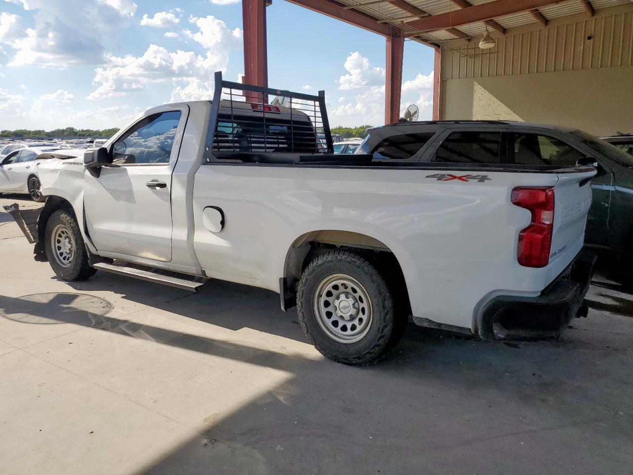 2021 Chevrolet Silverado - zdjęcie 2