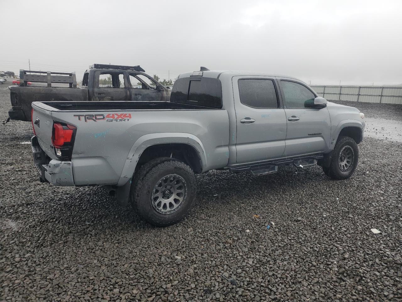 2019 Toyota Tacoma - zdjęcie 3