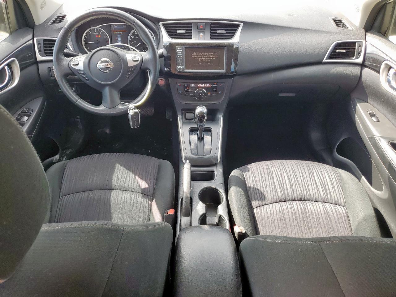 2019 Nissan Sentra S - zdjęcie 8