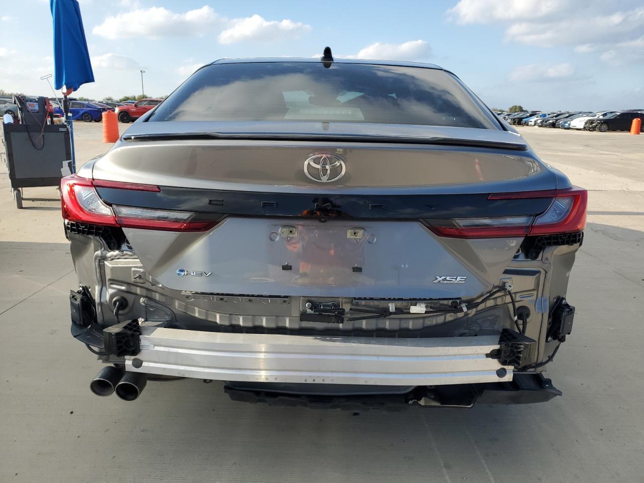 2025 Toyota Camry - zdjęcie 6