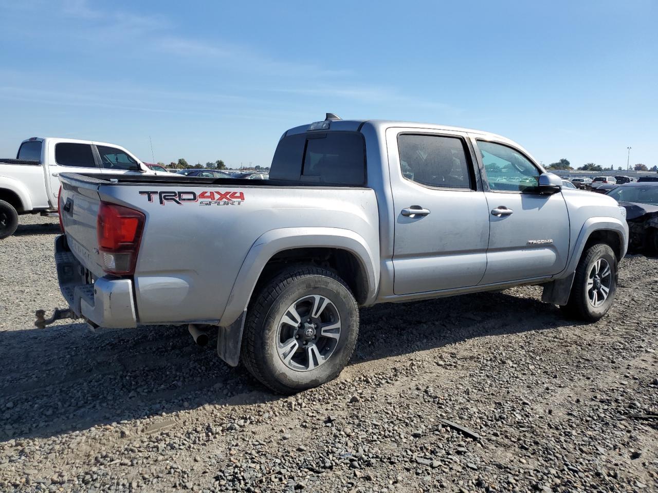 2019 Toyota Tacoma - zdjęcie 3